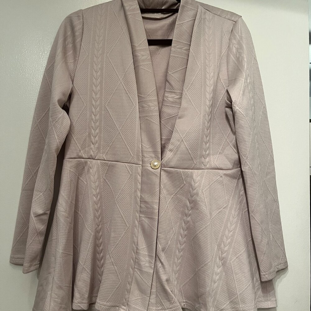 Long Sleeved Women's Textured‎ Blazer with Button Front (Size Large - NEW)